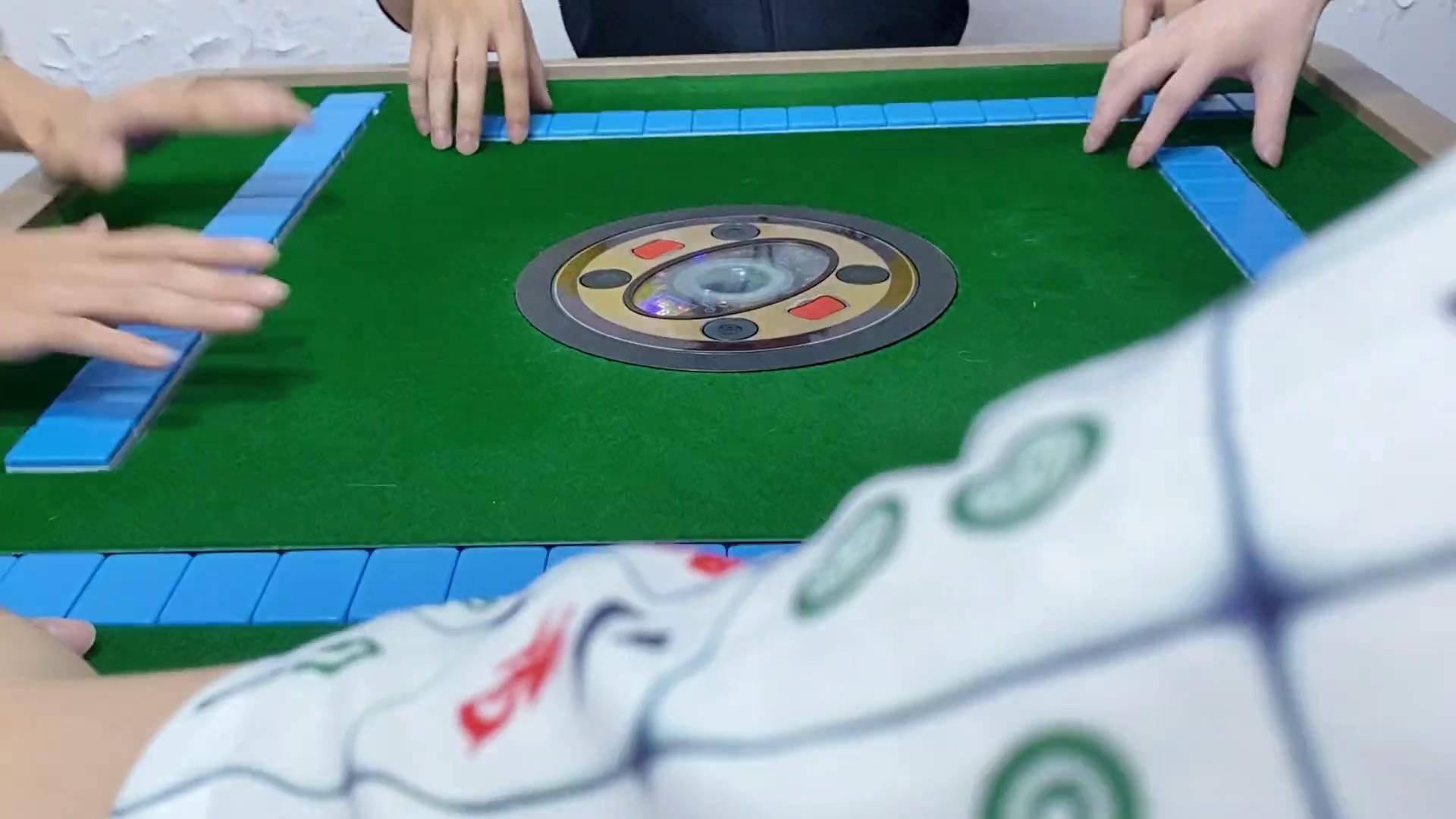 指定教程“雀神广东麻将小程序免费开挂器下载安装”附开挂脚本详细教程-第1张图片