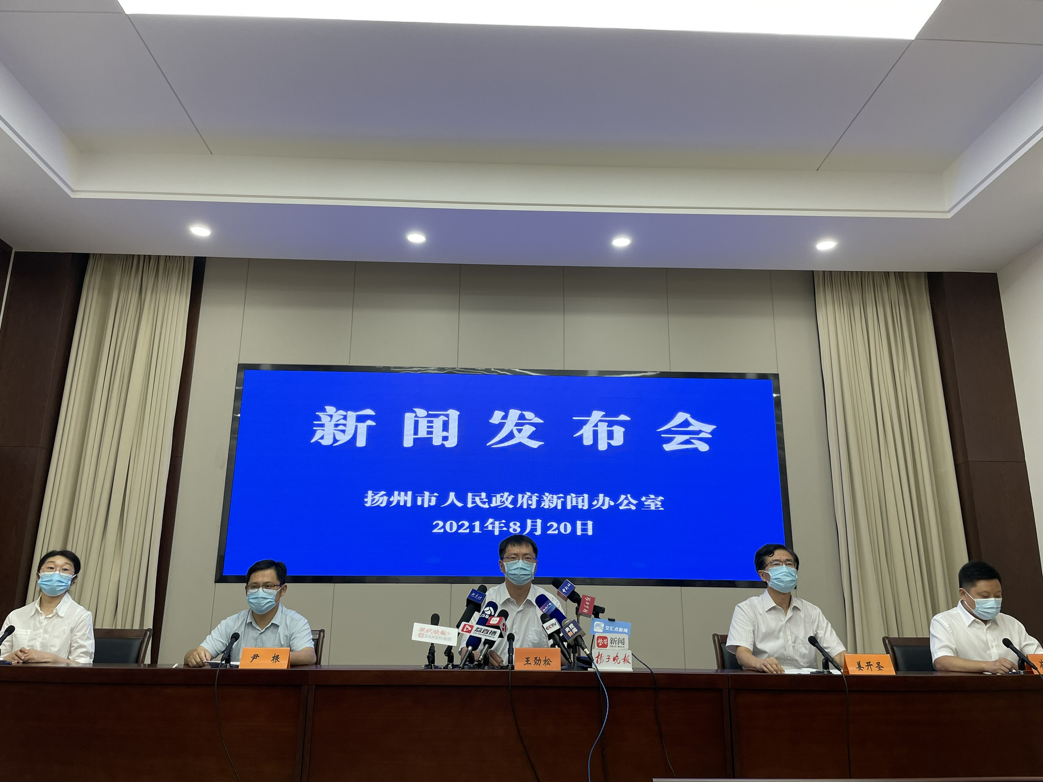 昨日确诊增1500例︰(昨日新增确诊病例108例)-第1张图片