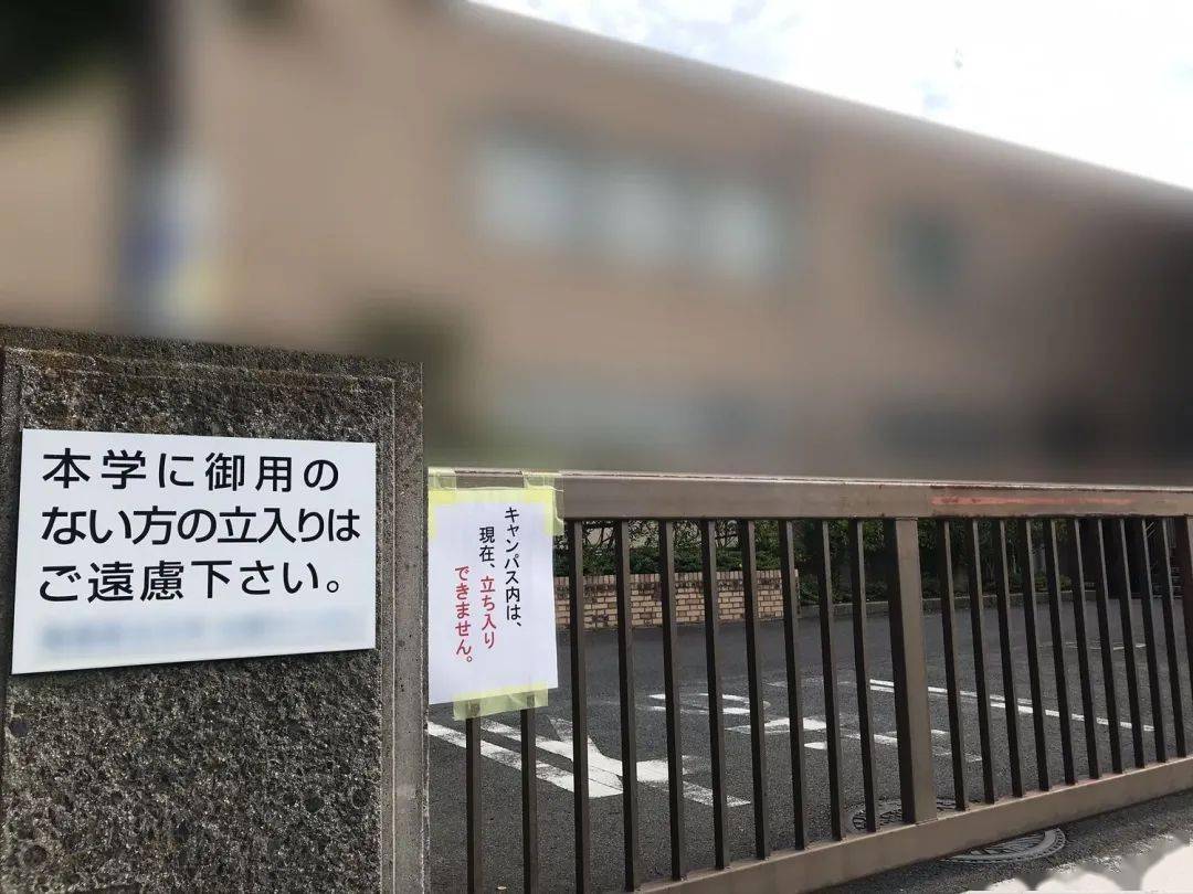 【1人3次上公厕引发近40人感染/1人3次上公厕引发近40人感染新冠】-第1张图片